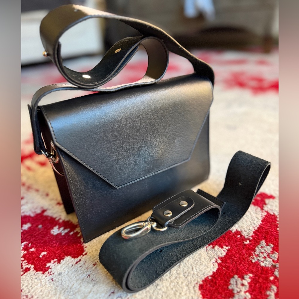 RARE- Pelloro Black Leather Shoulder Bag